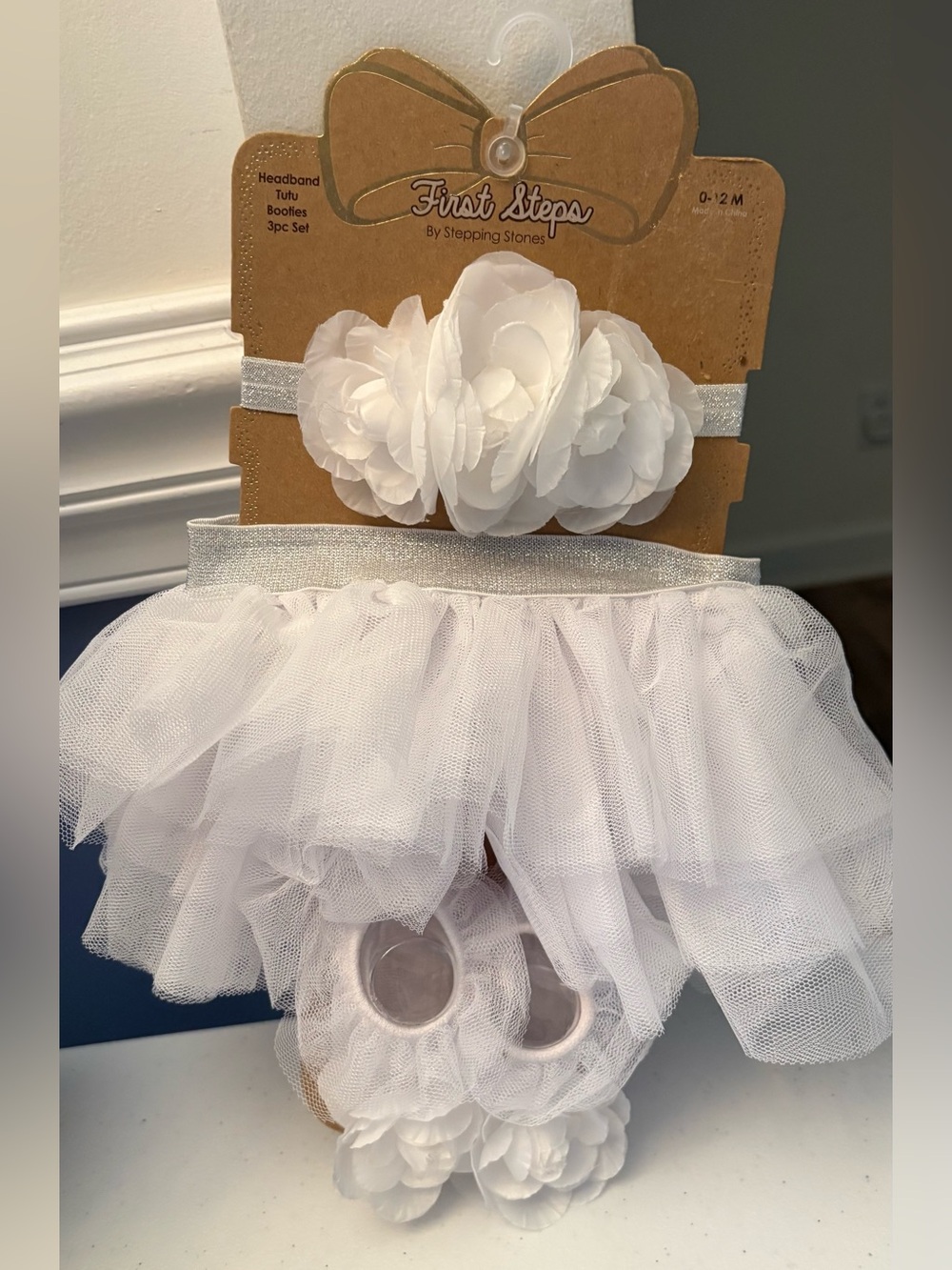 BABY THREE-PIECE TUTU SET, HEADBAND TUTU, AND BOOTIES 0-12 months NEW WITH TAGS